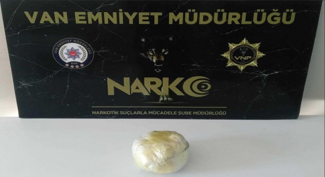 Vanda 1 kilo 25 gram metamfetamin ele geçirildi