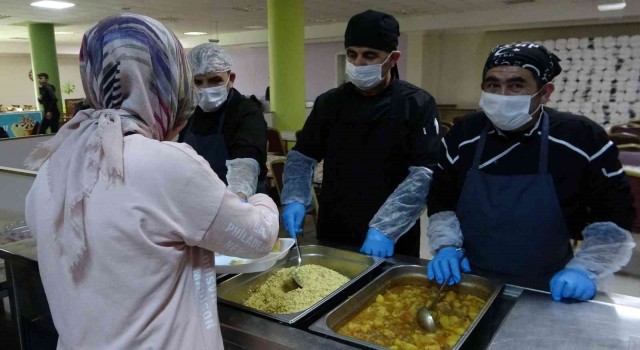 Vanda 55 bin taşımalı öğrenciye yemek hizmeti