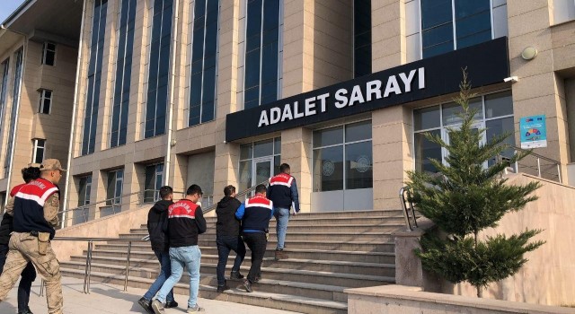Vanda Afgan göçmenleri rehin alan 4 kişi tutuklandı