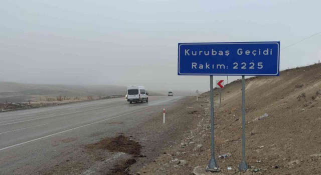 Vanın yüksek kesimlerinde sis etkili oldu
