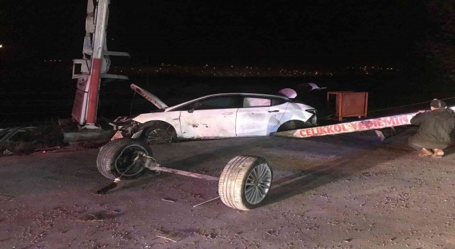 Viraja hızlı girince kaza yaptılar: 2 yaralı