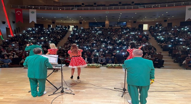 Yaklaşan finaller öncesi Yeşilçam Vokal Grubu konseriyle moral buldular