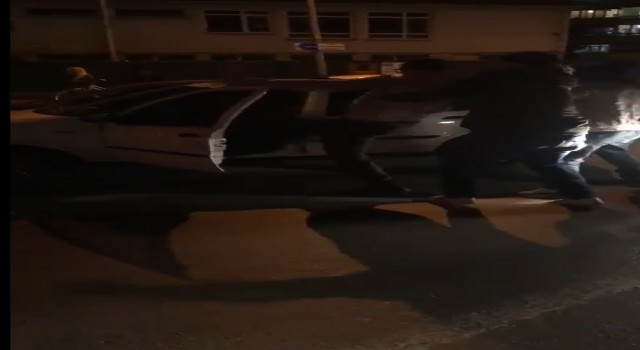Yalovada kaza sonrası tekme ve yumruklar havada uçuştu