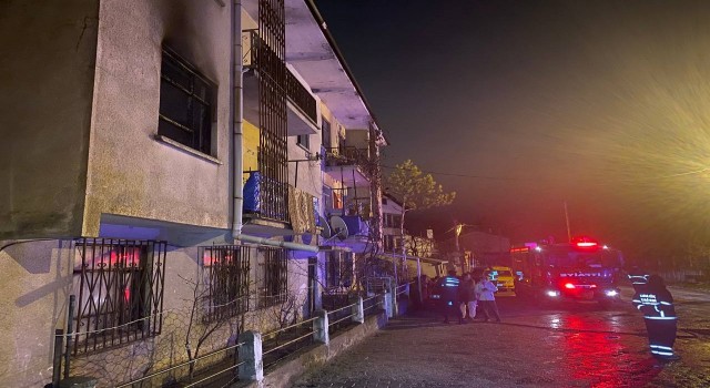 Yangında dumandan boğulan yaşlı kadın hayatını kaybetti
