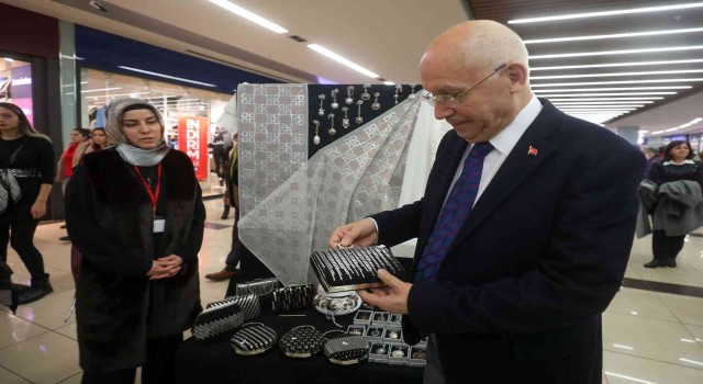 Yenimahalle Belediyesince Geleneksel Yeni Yıl Hediyelik Eşya Sergisi açıldı