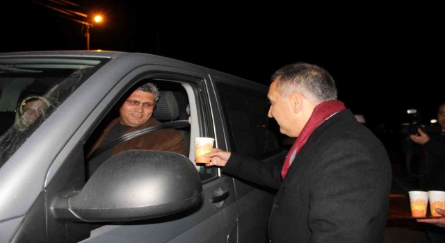 Yılbaşı gecesinde sürücüleri sıcak çorba