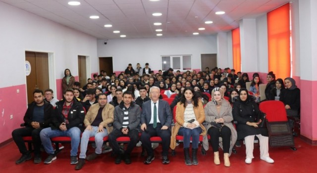YKSye hazırlanan öğrencilere yönelik motivasyon seminerleri başladı