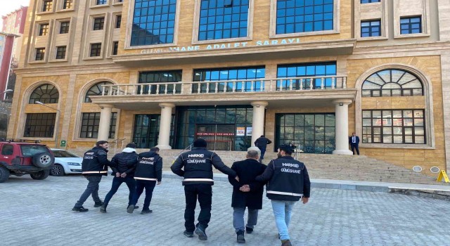 Yolcu otobüsüyle uyuşturucu taşırken polise yakalandılar