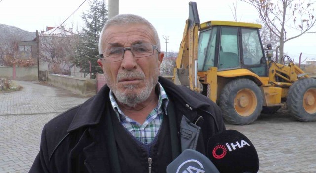 Yolda 9 köpeğin arasında kalan vatandaşın yaşadığı dehşet kamerada