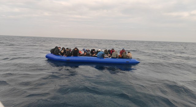 Yunan unsurları tarafından ölüme terk edilen 118 kaçak göçmen Sahil Güvenlik ekiplerince kurtarıldı