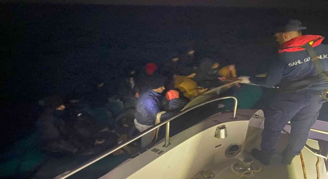 Yunanistan unsurlarının ittiği düzensiz göçmenleri Sahil Güvenlik kurtardı
