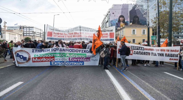 Yunanistan'da yüzlerce protestocu eğitime daha fazla bütçe ayrılmasını istedi