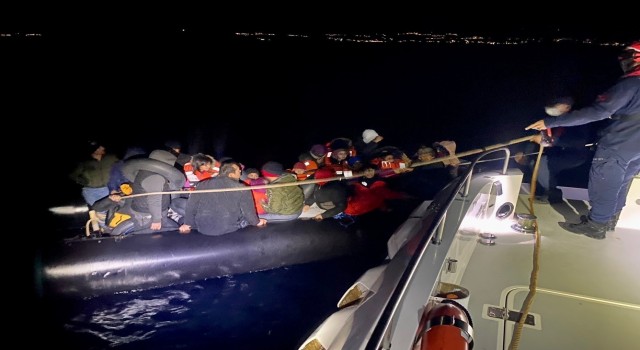 Yunanistanın ölüme ittiği 182 düzensiz göçmen kurtarıldı