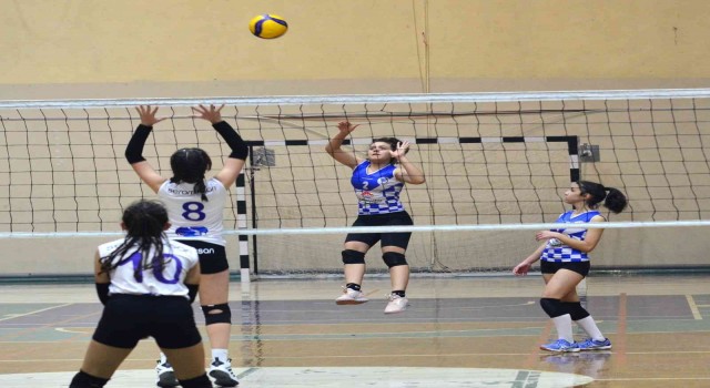 Yunusemreli voleybolculardan 3-0lık başlangıç