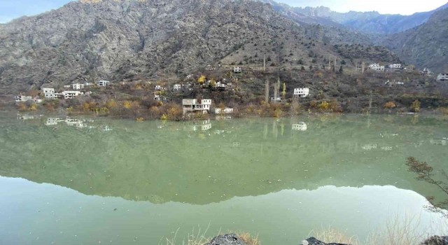 Yusufeli Barajında su seviyesi 47 metreye ulaştı, boşaltılan köylerdeki evler birer birer sular altında kalmaya başladı