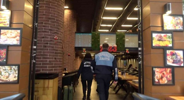 Zabıta ekipleri İstiklal Caddesindeki işletmeleri denetledi