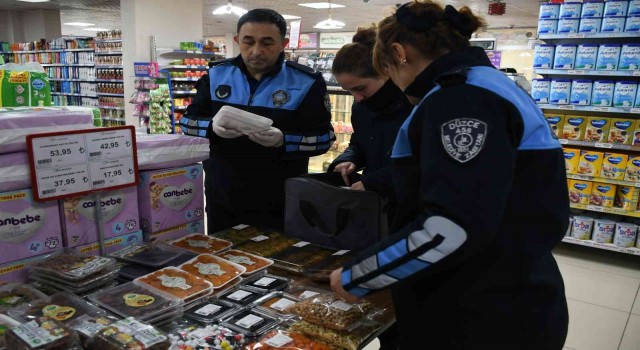 Zabıtadan marketlerde ürün denetimi