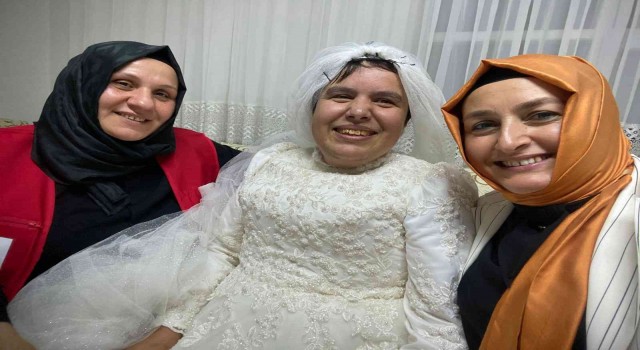 Zihinsel engelli Fatma gelinlik hayaline kavuştu