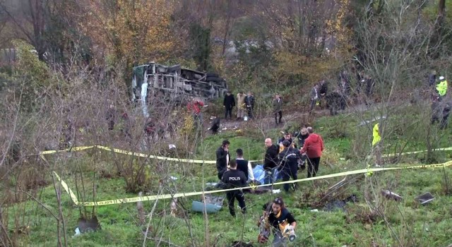 Zonguldakın Kilimli ilçesinde öğrencileri taşıyan otobüs devrildi. Kazada yaralananlar olduğu öğrenildi.