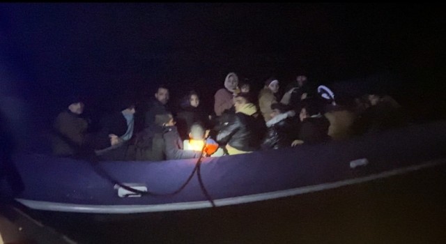 18 düzensiz göçmen kurtarıldı, 35i yakalandı