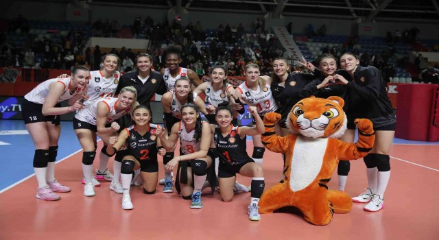 2023 CEV Şampiyonlar Ligi: Eczacıbaşı Dynavit: 3  - Grupa Azoty Chemik Police: 1