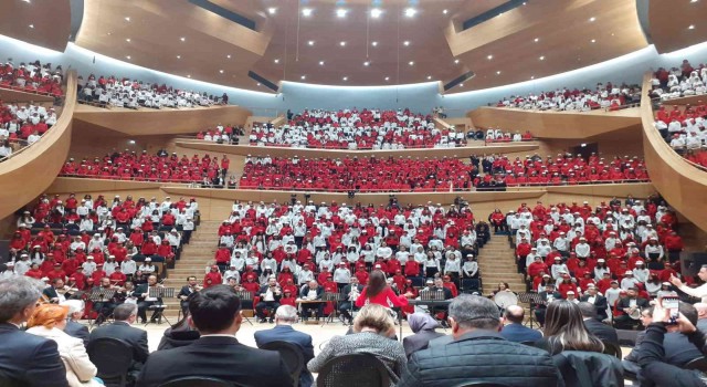 2023 çocuk, Cumhurbaşkanlığı Senfoni Orkestrası Konser Salonunda şarkıları seslendirdi