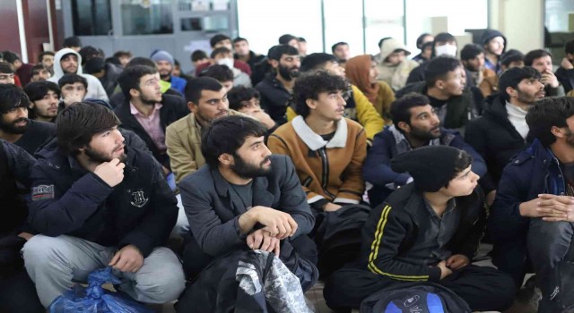 227 düzensiz göçmen Ağrıdan ülkelerine gönderildi