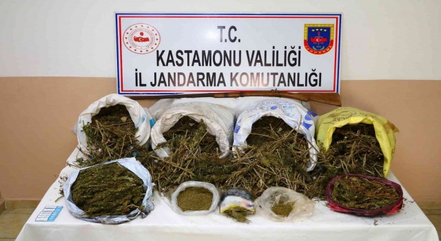 28 kilo esrarı çuvallarda evinde saklayan bir kişi gözaltına alındı