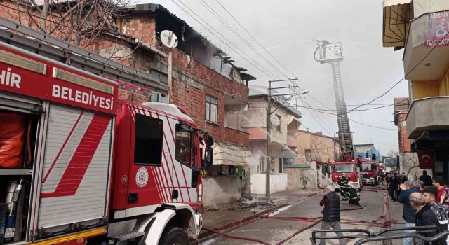 3 katlı binada çıkan yangın paniğe sebep oldu