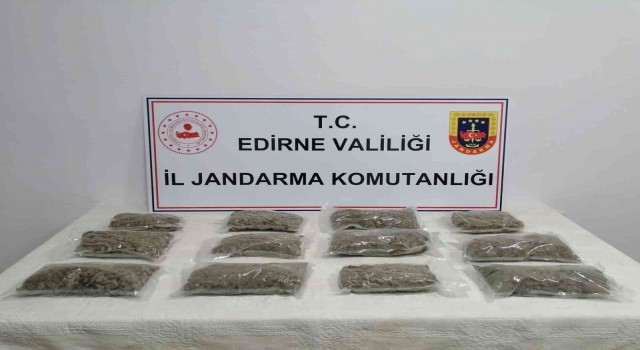 3 kilo 150 gram uyuşturucu ile yakalandılar