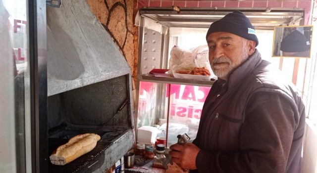 34 yıldır köfte ekmek satıyor