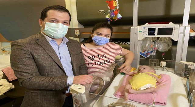 3,5 kiloluk bebeğin alınan böbreği 250 gram çıktı