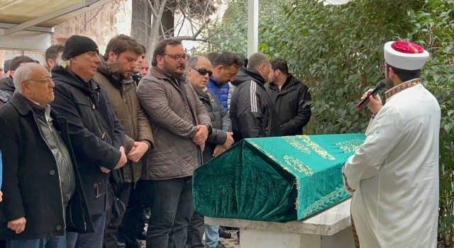 38 yaşında kalbine yenik düşen antikacı, Üsküdarda toprağa verildi