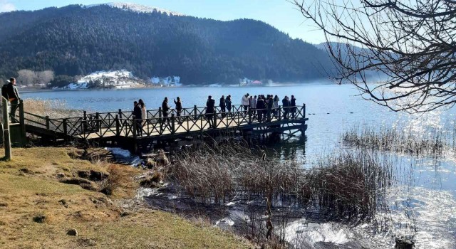 Abantta güneşli havanın tadını çıkardılar