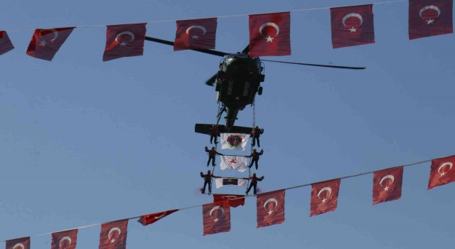 Adanada 101. yıl coşkusu