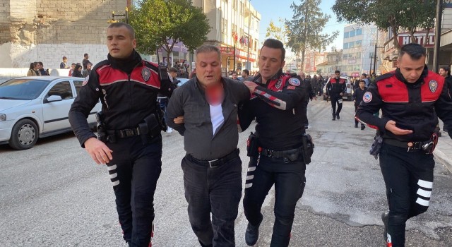 Adıyamanda tekmeli yumruklu araç parkı kavgası: 8 yaralı, 10 gözaltı