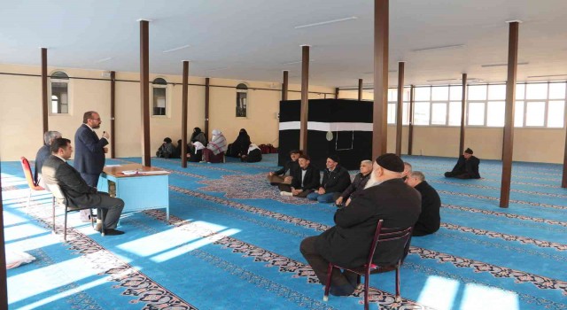 Ağrıda umreye gidecek vatandaşlara seminer düzenlendi
