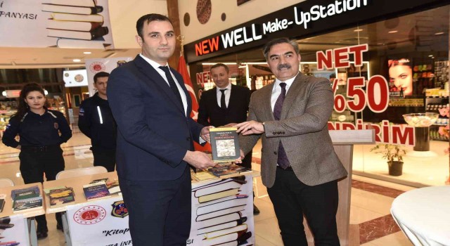 Ahlat T Tipi Kapalı ve Açık Ceza İnfaz Kurumu Müdürlüğünde Kitap iyileştirir kitap bağış kampanyası