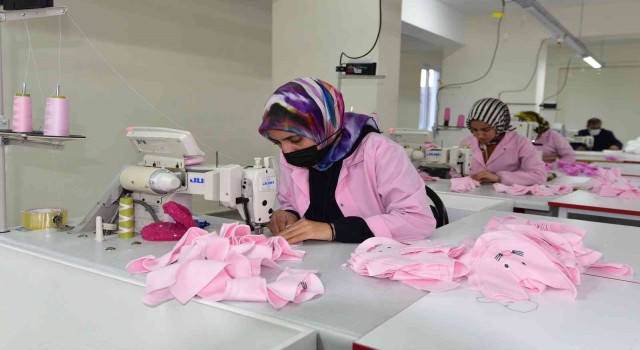 Ahlattaki tekstil atölyeleri kadın istihdamına büyük katkı sağlıyor