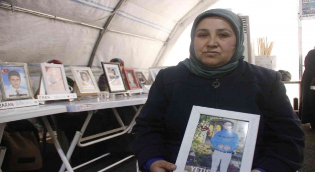 Ailelerin HDP önündeki kararlı duruşu bin 236 gündür devam ediyor