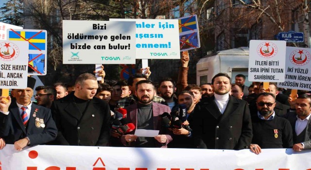 AK Parti Gençlik Kolları ve TÜGVAdan İsveç Büyükelçiliği önünde protesto
