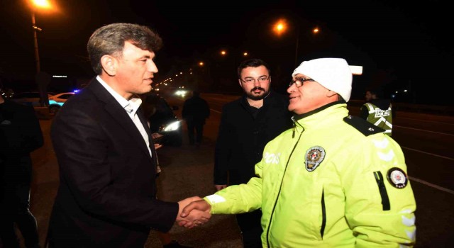 AK Parti İl Başkanı Çalışkandan sağlık personeli ve emniyet güçlerine yeni yıl ziyareti