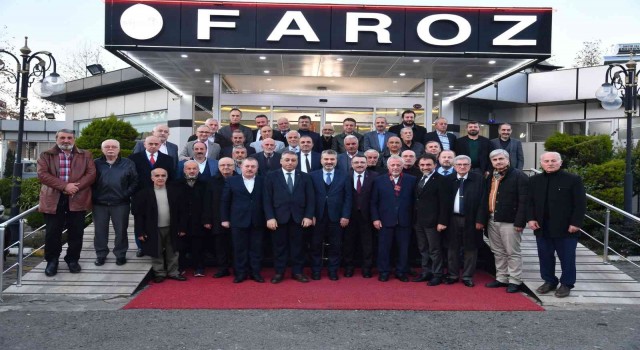 AK Partili eski belediye başkanları yemekte bir araya geldi