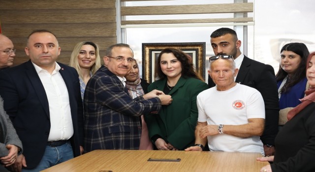 AK Partili Sürekliden 6lı masaya adaylık göndermesi