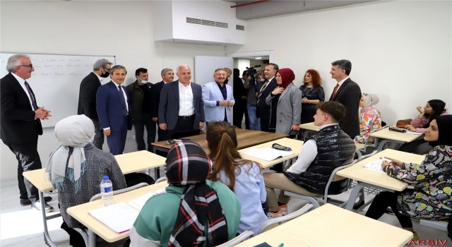 Akdeniz Belediyesinin eğitim desteği öğrencilerin hesaplarına yatırıldı