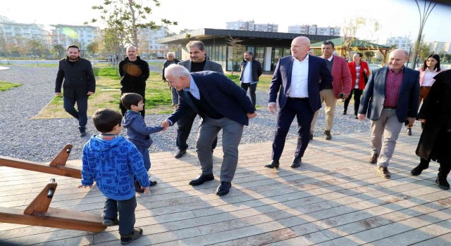 Akdenizde geri dönüşüm malzemeleri çocuk parkına dönüşüyor