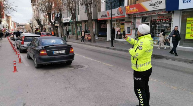 Aksarayda hatalı parklara geçit yok: 43 araca 18 bin 748 TL ceza