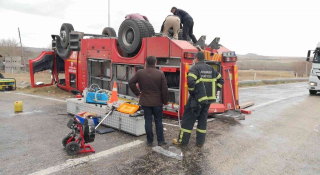 Aksarayda kazaya yardıma giden itfaiyeciler ölümden döndü