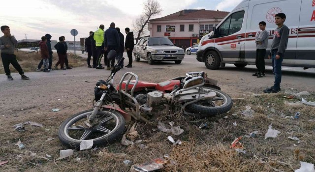 Aksarayda otomobil ile motosiklet çarpıştı: 2 yaralı
