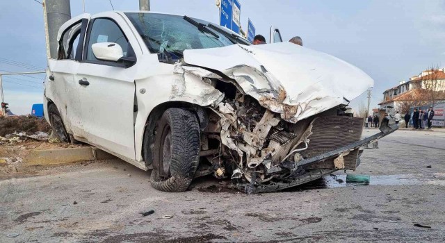 Aksarayda tır otomobil ile çarpıştı: 5 yaralı